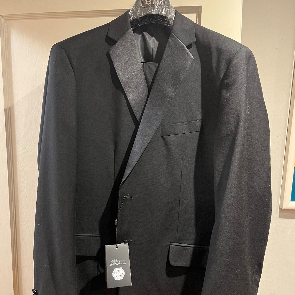 New Black Men's Tuxedo - 46R